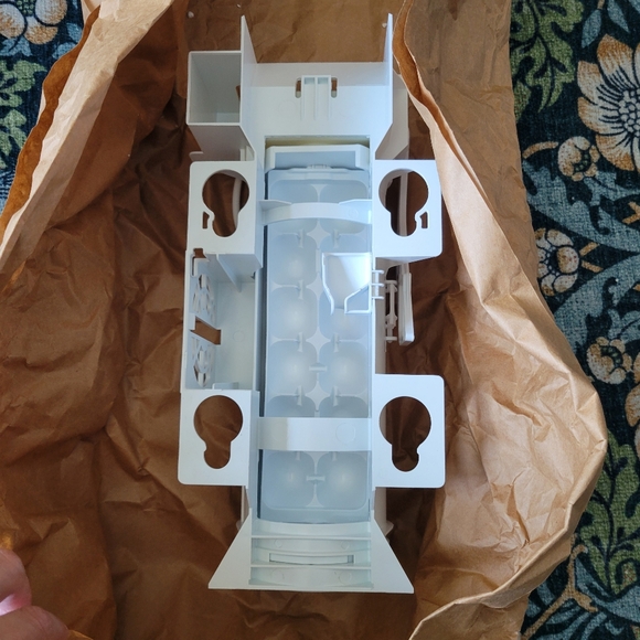 Bosch 11016457 Ice Maker - Picture 3 of 4